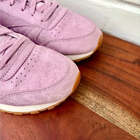 Reebok Classic Leather Exotics Infused Lilac Chalk Sneakers, SZ 7 WORN ONCE! - Picture 3 of 8